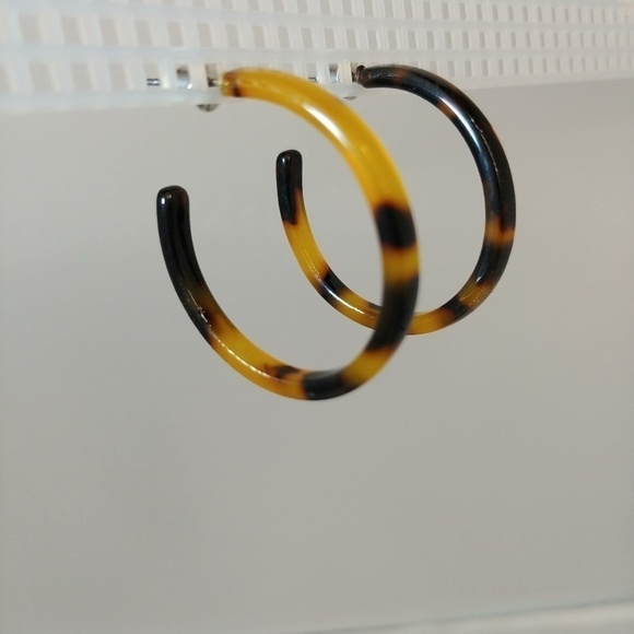 Lightweight Hoop Earrings in Tortoise - Picture 5 of 5